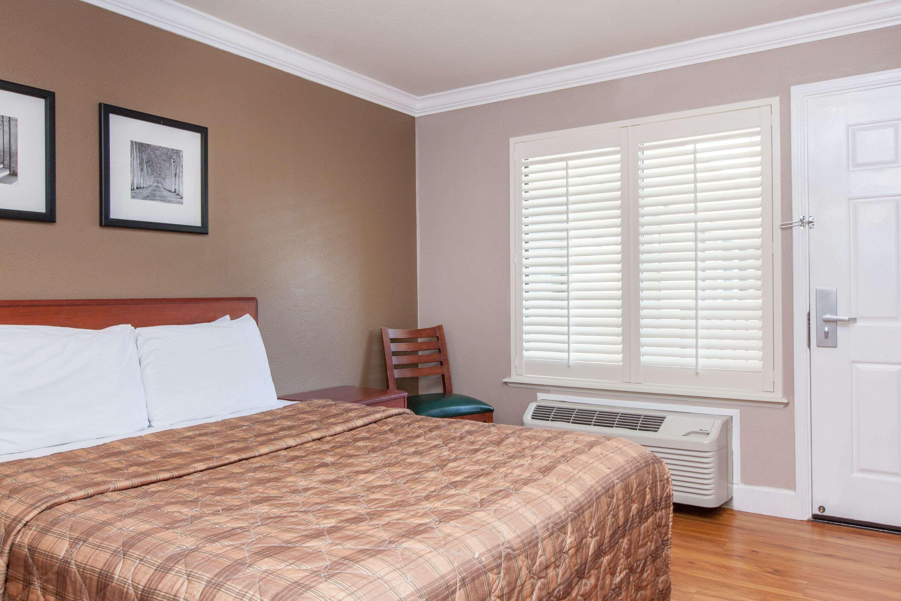 Days Inn By Wyndham San Francisco S/Oyster Point Airport South San Francisco Ngoại thất bức ảnh
