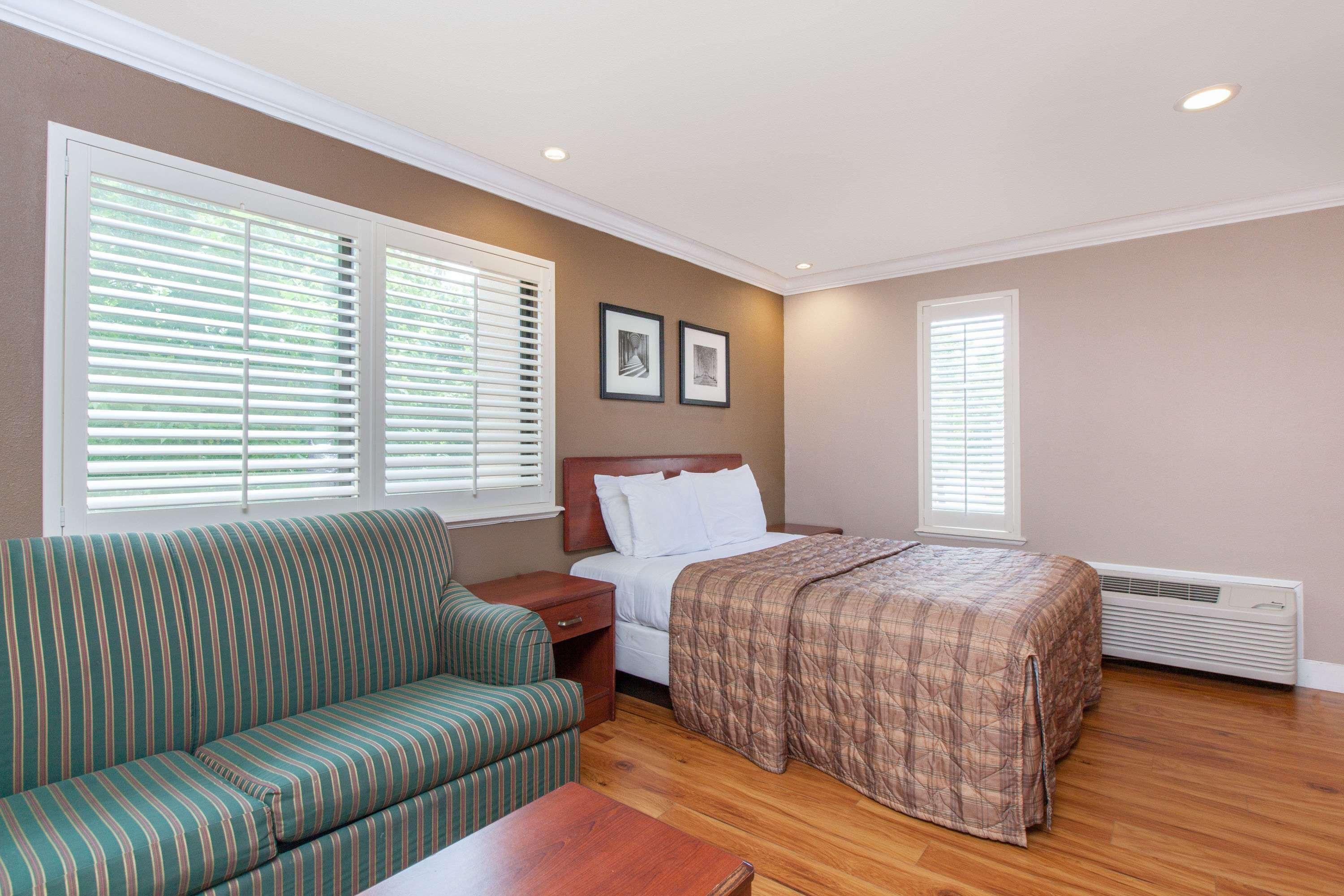 Days Inn By Wyndham San Francisco S/Oyster Point Airport South San Francisco Ngoại thất bức ảnh