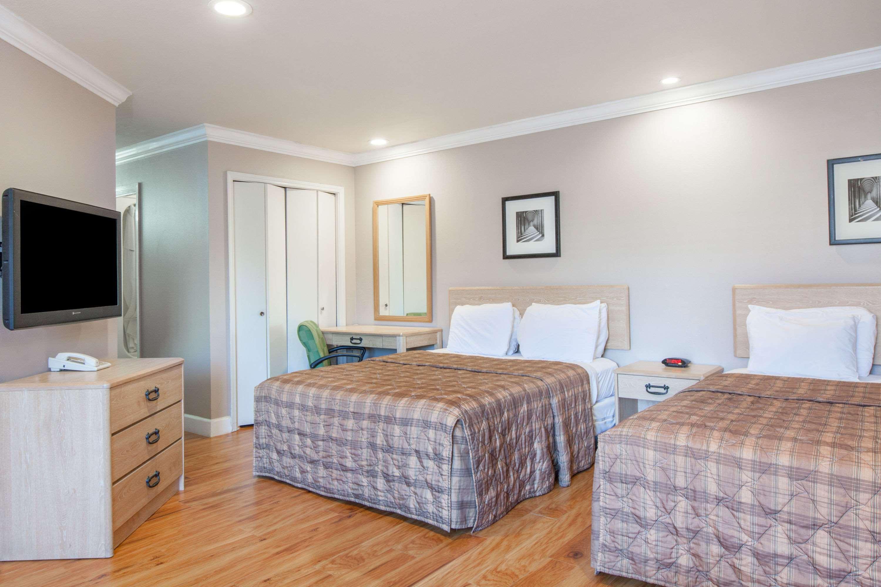 Days Inn By Wyndham San Francisco S/Oyster Point Airport South San Francisco Ngoại thất bức ảnh
