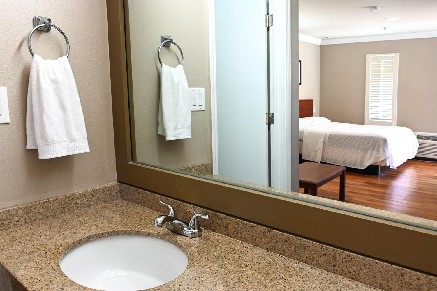 Days Inn By Wyndham San Francisco S/Oyster Point Airport South San Francisco Ngoại thất bức ảnh