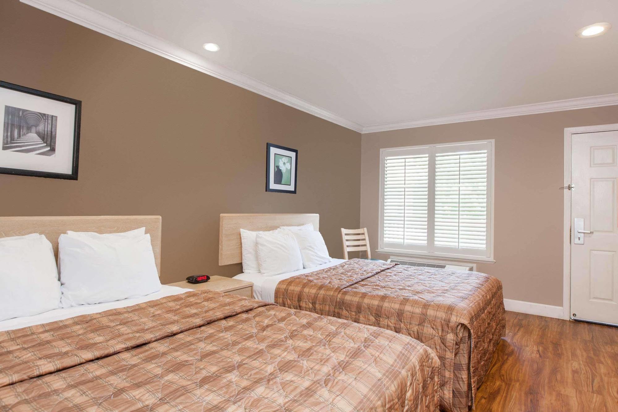 Days Inn By Wyndham San Francisco S/Oyster Point Airport South San Francisco Ngoại thất bức ảnh
